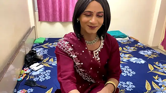 Snapshot of LuvLayla chatting on October 28, 2025, 6:07 pm LuvLayla online show from October 28, 2025, 6:07 pm