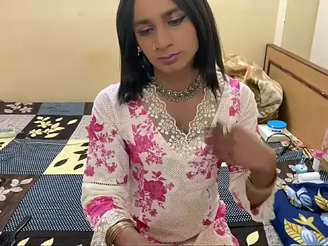 LuvLayla online show from February 5, 2026, 7:21 pm