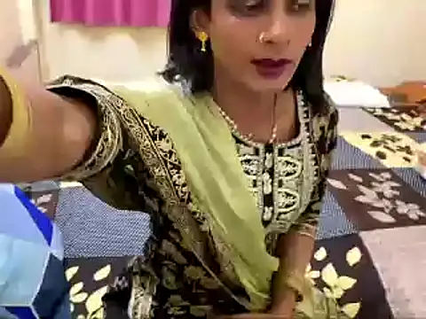 Snapshot of LuvLayla chatting on November 16, 2025, 4:34 pm LuvLayla online show from November 16, 2025, 4:34 pm