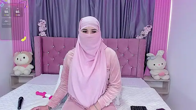 Snapshot of Nayla-Mouna chatting on October 10, 2025, 7:47 pm Nayla-Mouna online show from October 10, 2025, 7:47 pm