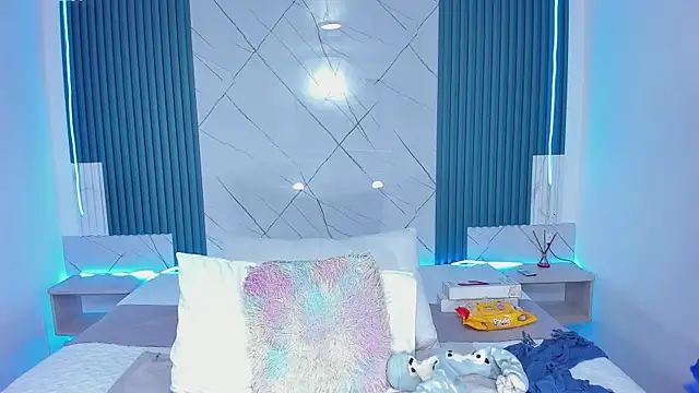 Snapshot of Nayla-Mouna chatting on September 27, 2025, 12:33 pm Nayla-Mouna online show from September 27, 2025, 12:33 pm