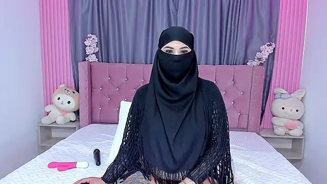 Snapshot of Nayla-Mouna chatting on October 18, 2025, 12:07 pm Nayla-Mouna online show from October 18, 2025, 12:07 pm