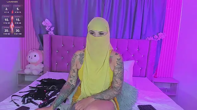 Nayla-Mouna online show from April 16, 2026, 9:15 pm