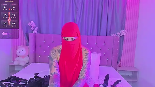 Snapshot of Nayla-Mouna chatting on April 22, 2026, 7:59 am Nayla-Mouna online show from April 22, 2026, 7:59 am