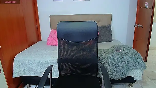 Snapshot of Eva_contrer7 chatting on October 15, 2025, 2:32 am Eva contrer7 online show from October 15, 2025, 2:32 am