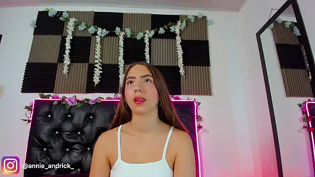  leda swan  online show from April 19, 2026, 8:04 am