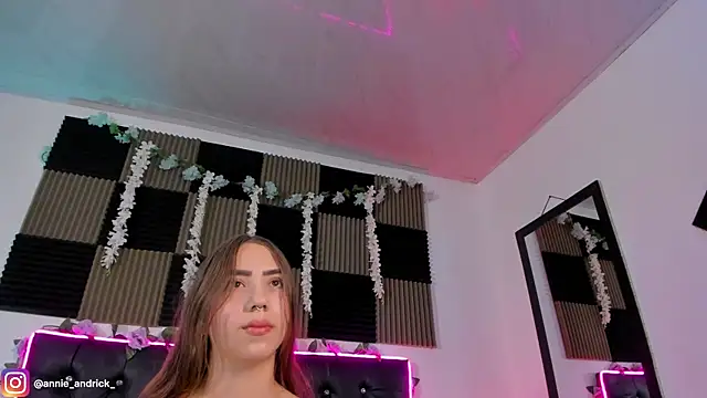 Snapshot of _leda_swan_ chatting on June 3, 2026, 10:05 am leda swan online show from June 3, 2026, 10:05 am