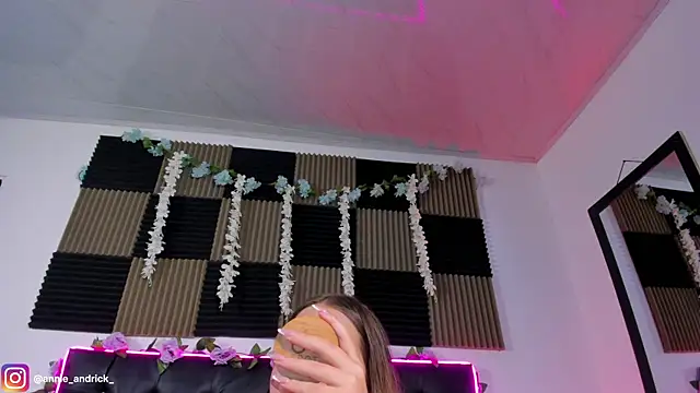Snapshot of _leda_swan_ chatting on June 7, 2026, 10:09 am leda swan online show from June 7, 2026, 10:09 am