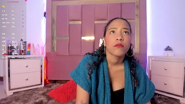 Snapshot of AikoSnow chatting on October 2, 2025, 5:27 pm AikoSnow online show from October 2, 2025, 5:27 pm