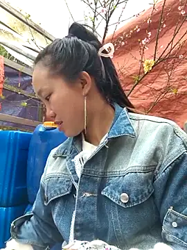 liu-liusexy online show from February 15, 2026, 4:24 am