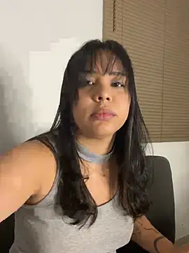 P A U L I N A  online show from May 18, 2026, 3:06 am