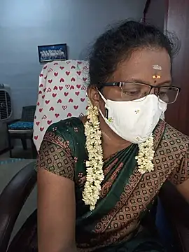 Snapshot of umashreetamil chatting on May 20, 2026, 2:25 pm umashreetamil online show from May 20, 2026, 2:25 pm