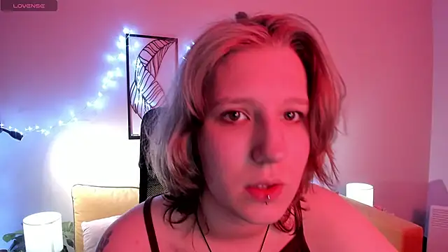 Snapshot of Hailey_Foxy chatting on October 19, 2025, 8:50 am Hailey Foxy online show from October 19, 2025, 8:50 am