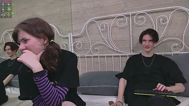 Snapshot of ViviaraNGendy chatting on September 21, 2025, 10:42 am ViviaraNGendy online show from September 21, 2025, 10:42 am