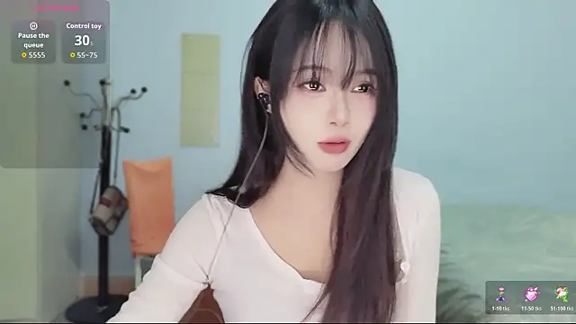 Sue101010 online show from November 16, 2025, 7:29 pm