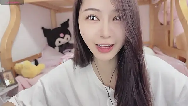 Sue101010 online show from October 5, 2025, 6:15 am