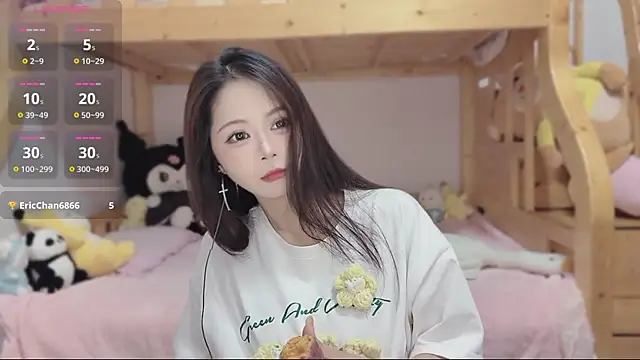 Sue101010 online show from November 11, 2025, 11:27 am