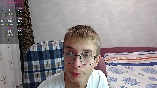 Snapshot of glasses_cat chatting on September 9, 2025, 2:54 am glasses cat online show from September 9, 2025, 2:54 am