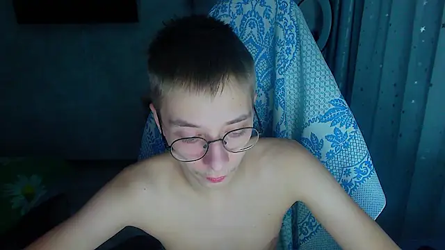 glasses cat online show from February 11, 2026, 10:20 pm