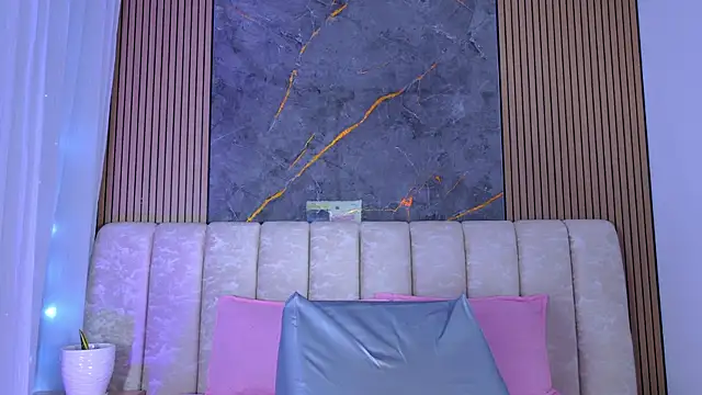 mia scot online show from April 17, 2026, 11:57 am