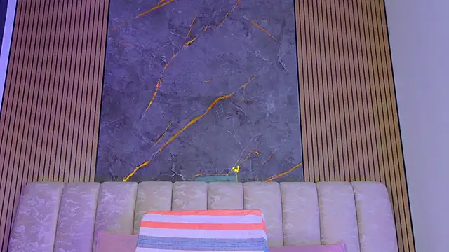 mia scot online show from December 19, 2025, 11:56 am