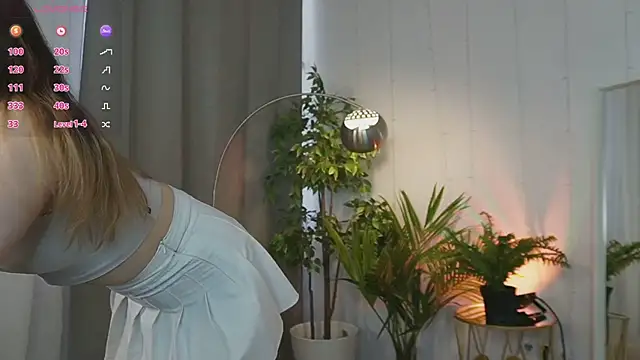 Lina Glow online show from April 8, 2026, 6:48 am