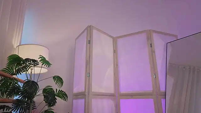 Lina Glow online show from February 23, 2026, 6:47 am