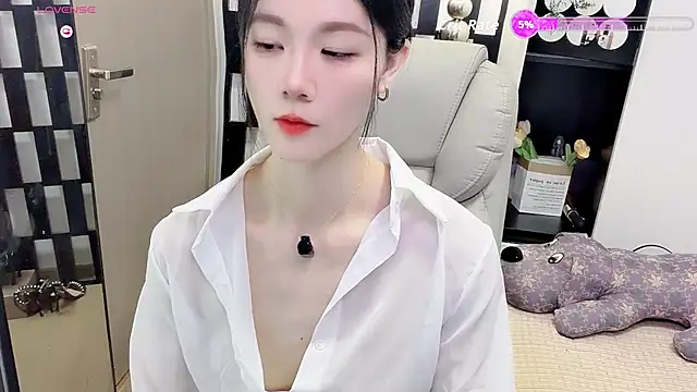 Yueyue-MM online show from July 5, 2026, 1:54 am