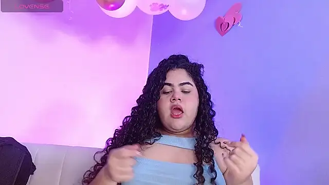 lourdes moon22 online show from December 4, 2025, 12:26 pm