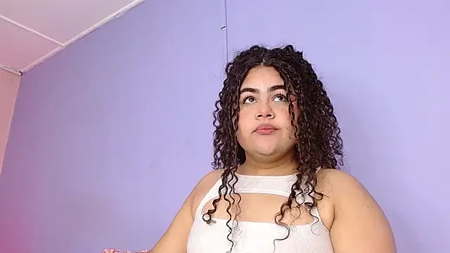 lourdes moon22 online show from October 18, 2025, 1:35 pm