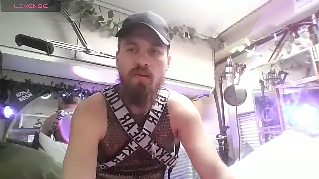 JuliCarl online show from February 18, 2026, 10:22 am