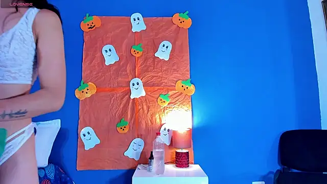 Snapshot of Grettel_w chatting on October 21, 2025, 7:35 pm Grettel w online show from October 21, 2025, 7:35 pm