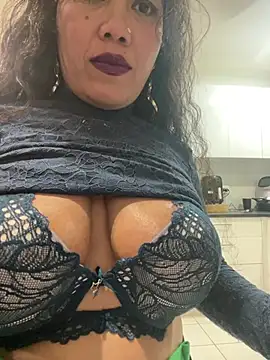 Snapshot of Lindarossyta chatting on July 18, 2026, 7:44 pm Lindarossyta online show from July 18, 2026, 7:44 pm