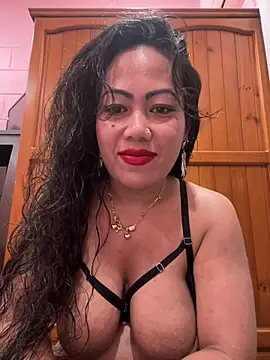 Snapshot of Lindarossyta chatting on July 21, 2026, 7:26 pm Lindarossyta online show from July 21, 2026, 7:26 pm