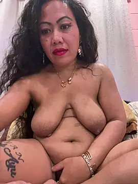 Snapshot of Lindarossyta chatting on July 12, 2026, 8:20 pm Lindarossyta online show from July 12, 2026, 8:20 pm