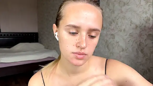 ElisabetLorney online show from October 15, 2025, 8:44 am