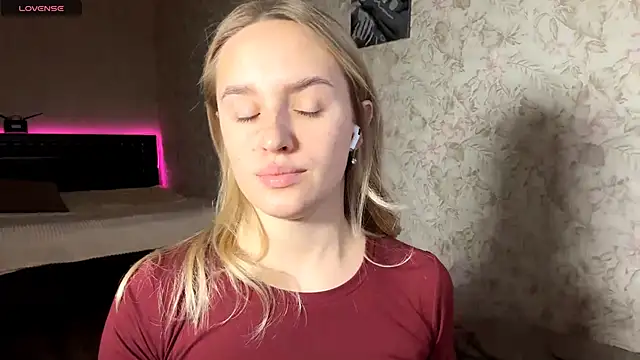 ElisabetLorney online show from December 2, 2025, 8:05 am