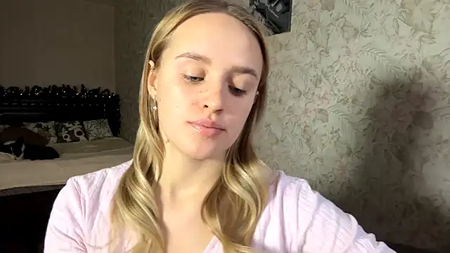 ElisabetLorney online show from December 3, 2025, 8:03 am