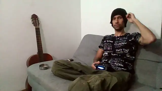 Snapshot of Alejandro92_cali chatting on June 8, 2026, 1:28 am Alejandro92 cali online show from June 8, 2026, 1:28 am