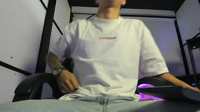 liaamsmiith  online show from February 24, 2026, 12:39 pm