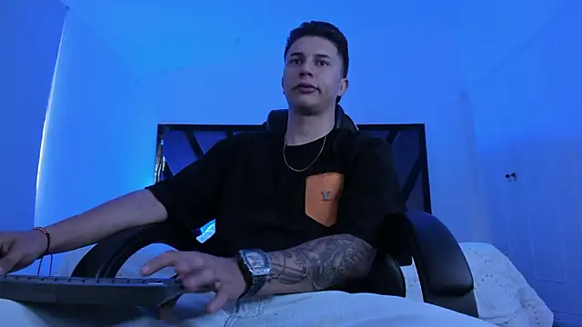 liaamsmiith  online show from February 3, 2026, 12:54 pm