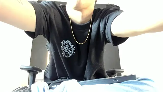 liaamsmiith  online show from October 24, 2025, 12:26 pm