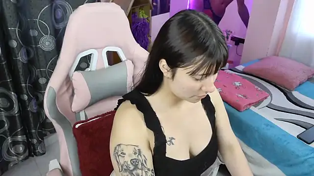 Snapshot of Zulema_R1 chatting on April 23, 2026, 9:38 pm Zulema R1 online show from April 23, 2026, 9:38 pm