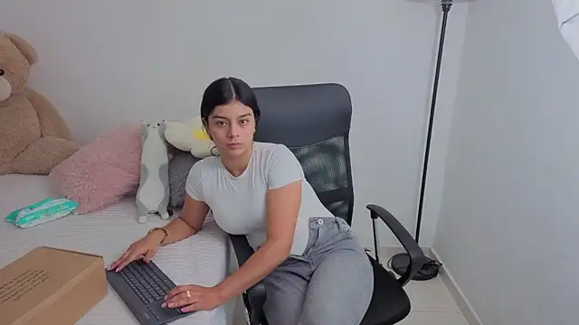 valerihouse online show from November 16, 2025, 12:26 am