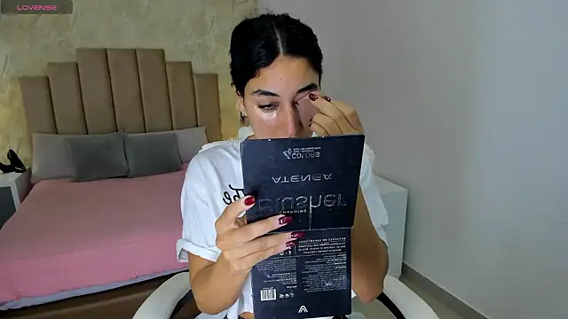 Scarlett 12 online show from February 26, 2026, 11:32 am