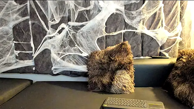 Rowan Mills online show from October 16, 2025, 8:17 pm