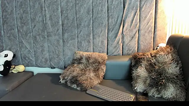 Rowan Mills online show from October 4, 2025, 8:10 pm