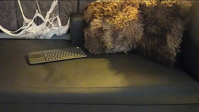 Rowan Mills online show from October 31, 2025, 8:27 pm