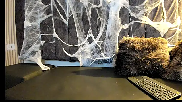 Rowan Mills online show from October 15, 2025, 8:39 pm