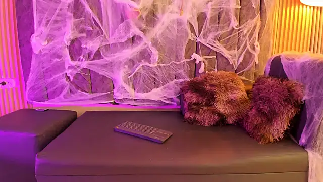 Rowan Mills online show from October 7, 2025, 8:21 pm